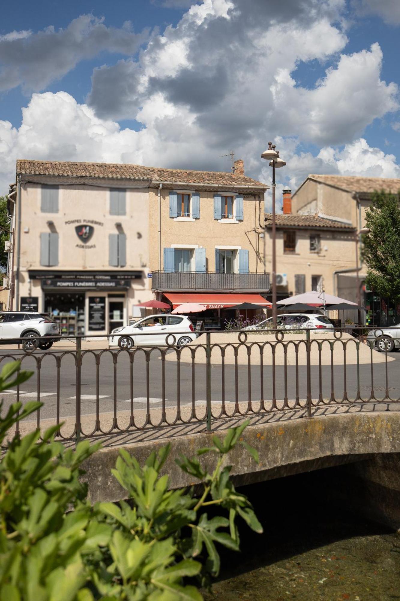 Le Partage Des Eaux - 4 Couchages - Hypercentre - Clim - Wifi Lägenhet LʼIsle-sur-la-Sorgue Exteriör bild